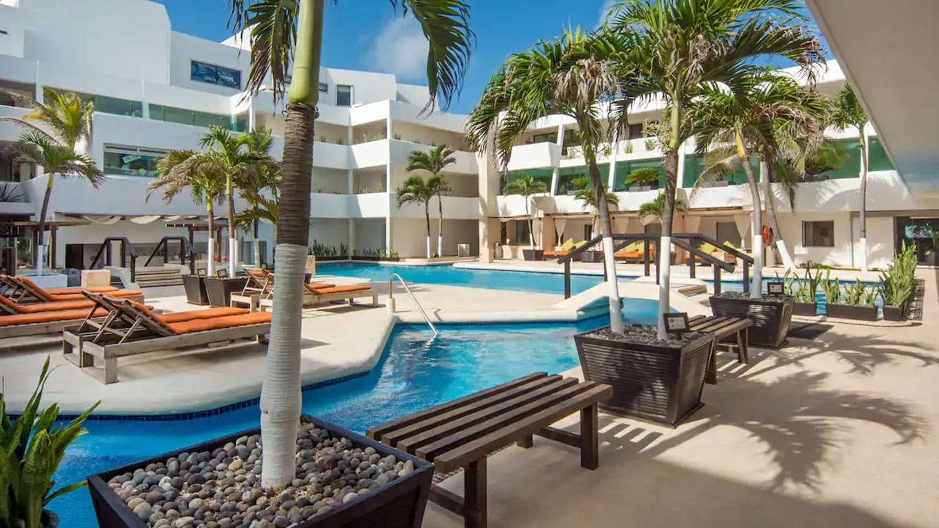 Flamingo Cancún Resort